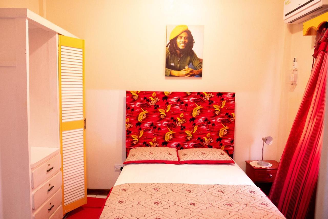 Tropical Breeze Vacation Home And Apartments Gros Islet Exterior photo