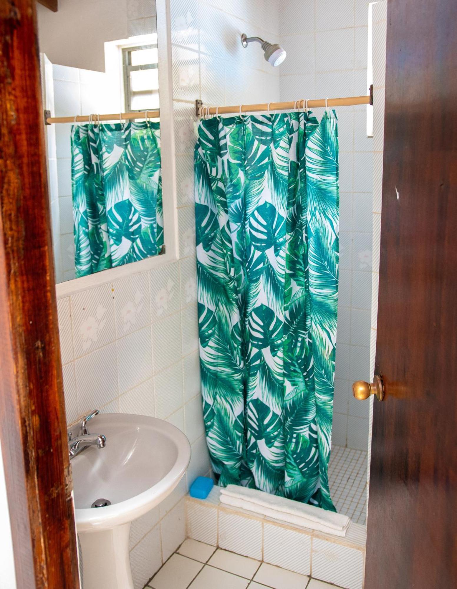 Tropical Breeze Vacation Home And Apartments Gros Islet Exterior photo